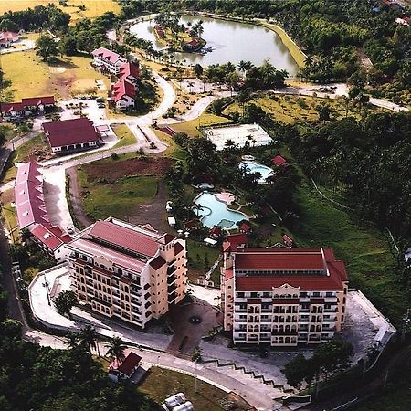 Graceland Estates And Country Club Hotel Лусена Екстериор снимка