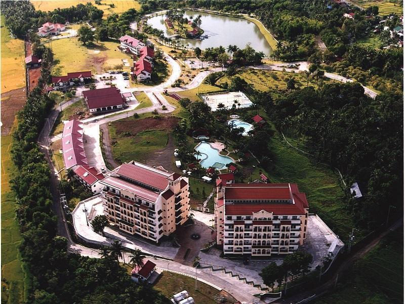 Graceland Estates And Country Club Hotel Лусена Екстериор снимка