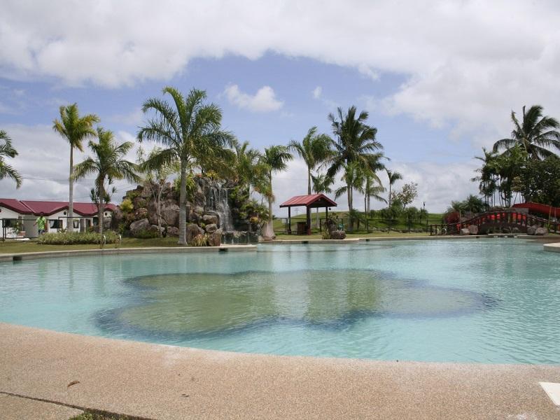 Graceland Estates And Country Club Hotel Лусена Екстериор снимка